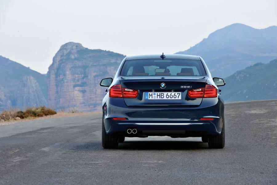  BMW 3-Series luxury Line 2011 года  (фото 21 из 25)